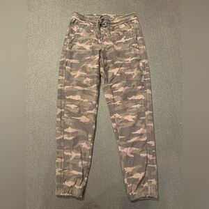 Athleta Farallon Camo Jogger Pants Sweats 535275‎ Women's Size 6